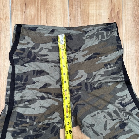 Express One Eleven Camouflage Leggings Size Small - Picture 3 of 7